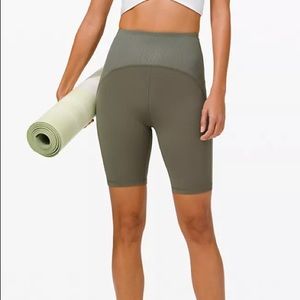 lululemon Blissful Bend SHR Short 8” Green Sizes 2/4/6 NWT